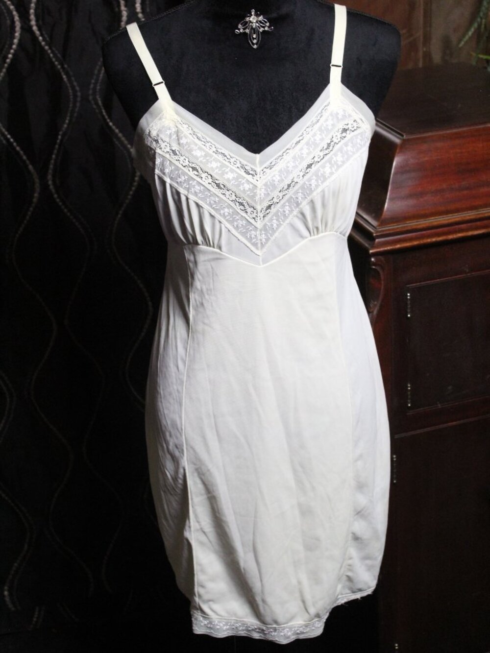 Penny's Gaymode Lacy Cream Elegant Slip Dress size 26
